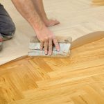 Čo je lepšie na parkety: Lak alebo olej?